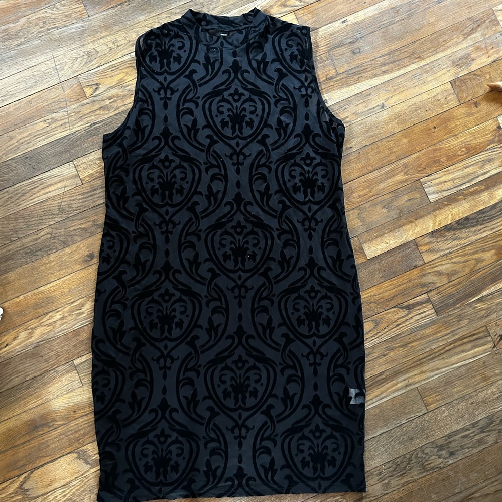 Elegant Black Velvet Patterned Dress